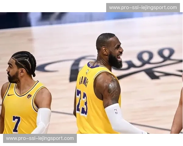 紫金荣耀碰撞北境坚韧：湖人与猛龙，一场超越胜负的感官洗礼